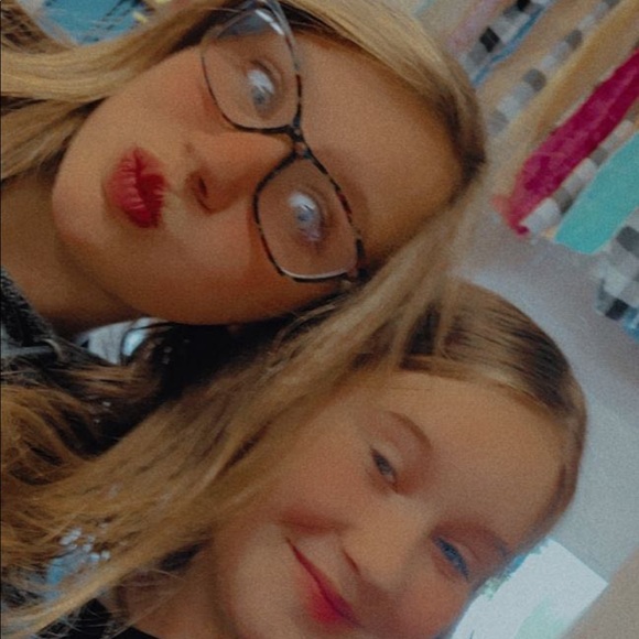 Meet your Posher, Meredith - Picture 1 of 1